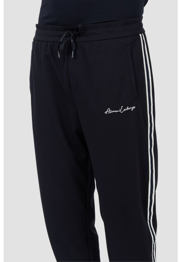 Armani Exchange - ARMANI EXCHANGE Granatowe męskie spodnie dresowe, Rozmiar L. Kolor: niebieski. Materiał: dresówka