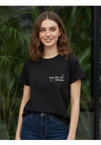 Sinsay - Bawełniana koszulka z haftem - czarny. Kolor: czarny. Materiał: bawełna. Wzór: haft