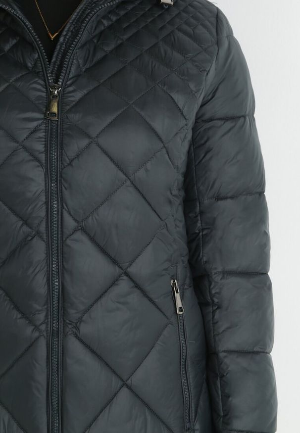 Born2be - Ciemnozielona Kurtka za Kolano Pikowana Viphee. Kolor: zielony. Materiał: materiał. Sezon: zima, jesień