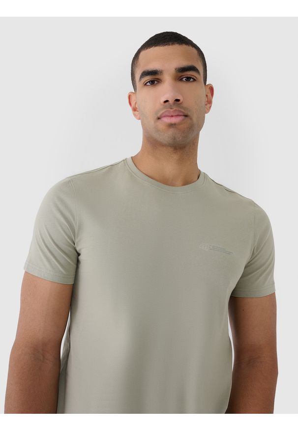 4f - 4F T-shirt regular gładki męski - oliwkowy/khaki S. Okazja: na co dzień. Kolor: brązowy, wielokolorowy, oliwkowy. Materiał: skóra, jersey, dzianina, materiał, bawełna. Długość rękawa: krótki rękaw. Długość: krótkie. Wzór: gładki. Styl: klasyczny, sportowy, casual