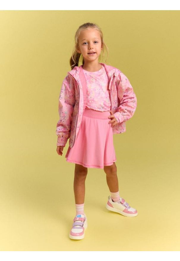 Sinsay - Wzorzytsa kurtka wiatrówka z kapturem i odblaskowym zamkiem - wielobarwny. Typ kołnierza: kaptur