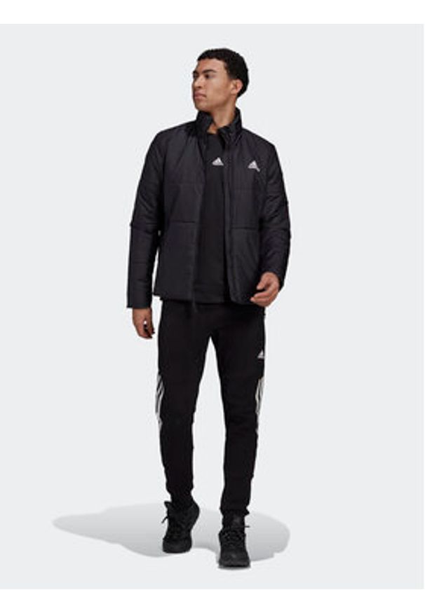 Adidas - adidas Kurtka zimowa Bsc 3-Stripes HG8758 Czarny Regular Fit. Kolor: czarny. Materiał: syntetyk. Sezon: zima