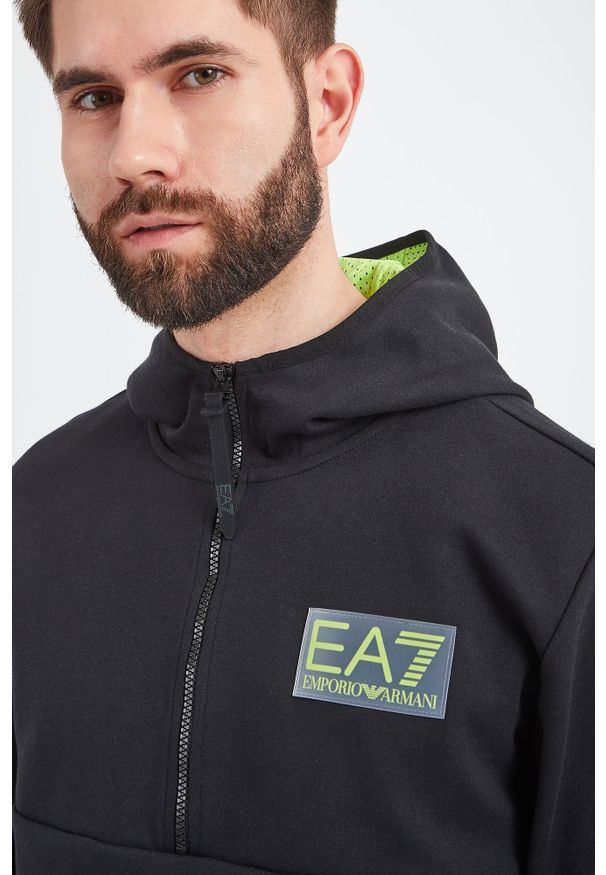 EA7 Emporio Armani - Bluza EA7 EMPORIO ARMANI. Typ kołnierza: kaptur. Wzór: nadruk, aplikacja