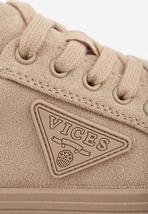 Renee - Ciemnobeżowe Sneakersy Vices na Platformie z Ozdobą i Napisem Leawen. Okazja: na co dzień. Kolor: beżowy. Materiał: jeans. Wzór: aplikacja, napisy. Obcas: na platformie