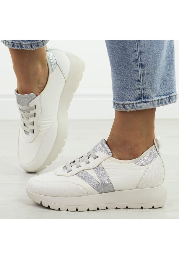 Białe skórzane sneakersy damskie Vinceza 58510. Okazja: na co dzień. Kolor: biały. Materiał: skóra. Sezon: wiosna, jesień, lato