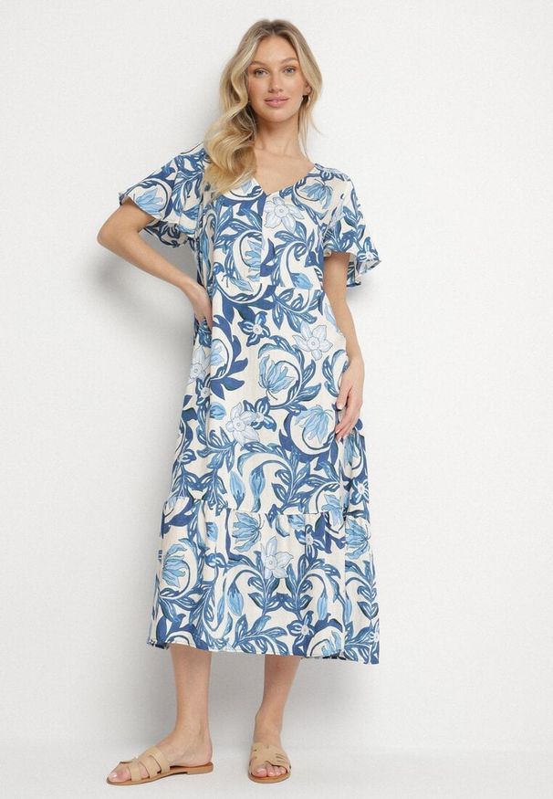 Born2be - Niebieska Pudełkowa Sukienka z Wiskozy w Kwiaty z Dekoltem w Serek Inisara. Okazja: na co dzień. Typ kołnierza: dekolt w serek. Kolor: niebieski. Materiał: wiskoza. Długość rękawa: krótki rękaw. Wzór: kwiaty. Styl: klasyczny, casual, elegancki