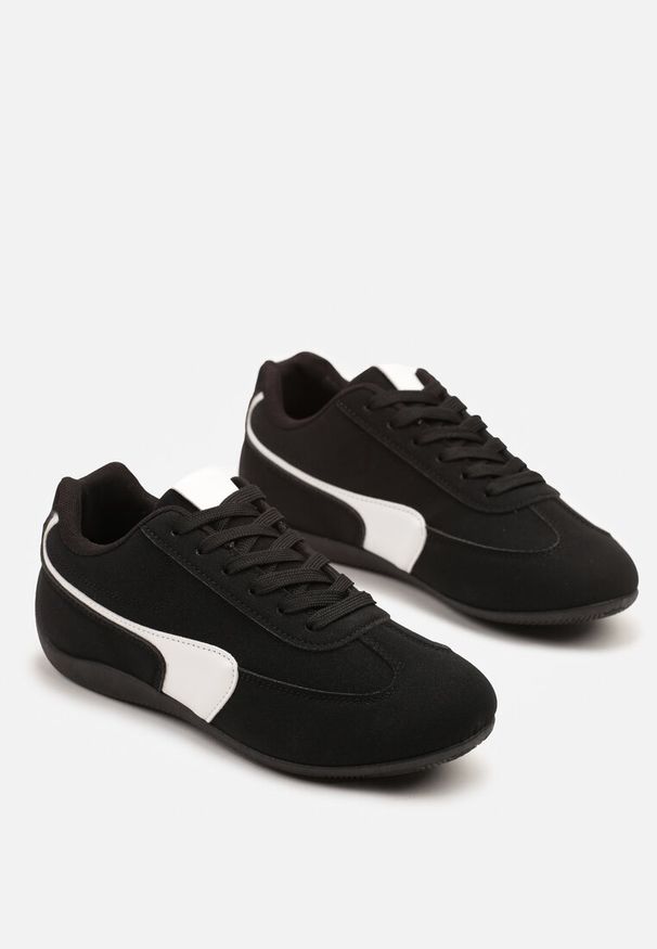 Renee - Czarne Sneakersy Typu Klasyczne Tenisówki Zelritia. Okazja: na spotkanie biznesowe, na co dzień. Kolor: czarny. Materiał: jeans. Szerokość cholewki: normalna. Wzór: aplikacja
