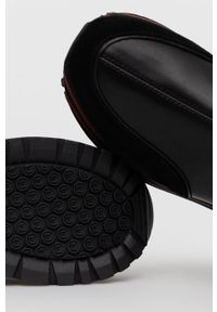 Liu Jo Kozaki damskie kolor czarny na platformie. Nosek buta: okrągły. Kolor: czarny. Materiał: guma. Szerokość cholewki: normalna. Obcas: na platformie #4