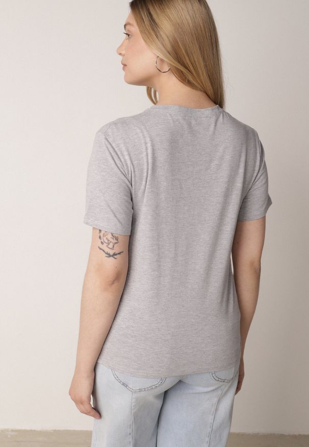 Born2be - Szary T-shirt z Bawełny z Dłuższym Tyłem i Rozcięciami po Bokach Cordalea. Okazja: na co dzień. Kolor: szary. Materiał: bawełna. Długość: długie. Styl: casual, elegancki