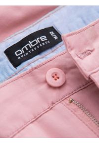Ombre Clothing - Szorty męskie chinosy z kontrastowym podwinięciem – różowe V8. Okazja: na imprezę, do pracy, na co dzień. Kolor: różowy. Materiał: tkanina, elastan, bawełna. Długość: krótkie. Wzór: kolorowy. Sezon: lato. Styl: wakacyjny, casual #3