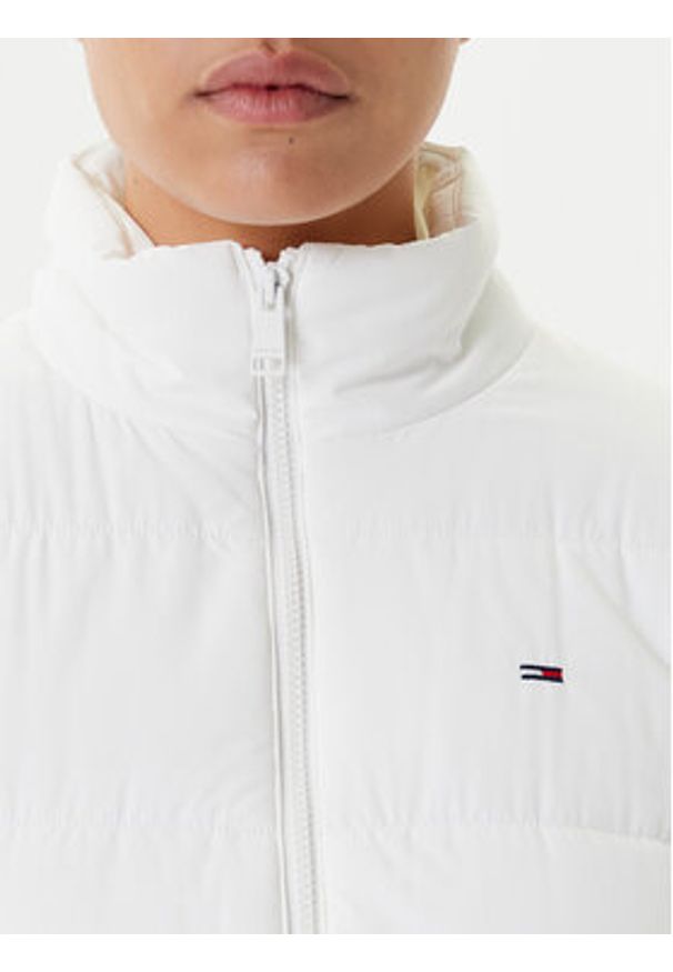 Tommy Jeans Kurtka przejściowa DW0DW20958 Biały Regular Fit. Kolor: biały. Materiał: syntetyk