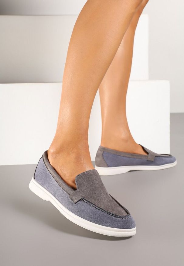 Renee - Szaro-Niebieskie Mokasyny Ozdobione Przeszyciami Fonaleia. Okazja: na co dzień. Kolor: szary. Materiał: jeans. Wzór: aplikacja. Obcas: na obcasie. Styl: elegancki, casual, klasyczny. Wysokość obcasa: niski