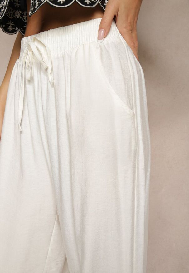 Renee - Białe Szerokie Spodnie High Waist z Wiskozy z Gumką w Talii Lannalie. Okazja: na co dzień. Stan: podwyższony. Kolor: biały. Materiał: wiskoza. Styl: elegancki, casual