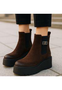 Brązowe Botki Armodo Stylowe Obuwie Damskie. Kolor: brązowy. Materiał: zamsz, jeans. Wzór: aplikacja. Obcas: na platformie. Styl: elegancki #5