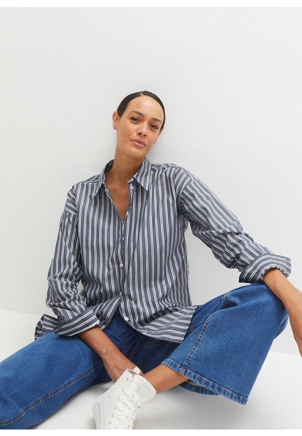 bonprix - Bluzka koszulowa oversize z czystej bawełny. Kolor: niebieski. Materiał: bawełna. Wzór: paski