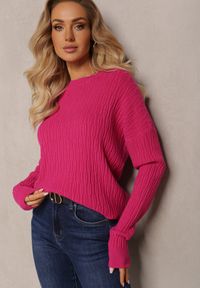 Renee - Fuksjowy Sweter z Tłoczeniami o Klasycznym Fasonie Sigune. Kolor: różowy. Wzór: jednolity. Sezon: jesień, zima. Styl: klasyczny #4