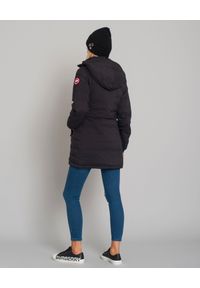 CANADA GOOSE - Czarna kurtka Camp Hooded. Okazja: do pracy, na spacer. Typ kołnierza: kaptur. Kolor: czarny. Materiał: materiał. Wzór: aplikacja. Styl: klasyczny #7