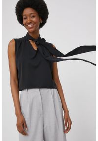 Answear Lab bluzka damska kolor czarny gładka. Okazja: na co dzień. Kolor: czarny. Materiał: tkanina. Wzór: gładki. Styl: wakacyjny