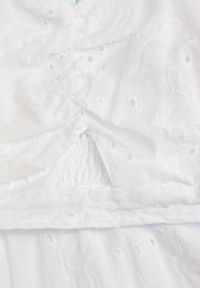 Born2be - Biały Haftowany Komplet Top z Marszczeniem Spódnica z Falbanką Gumką w Pasie i Podszewką Hubbia. Kolor: biały. Materiał: jeans. Wzór: haft #7