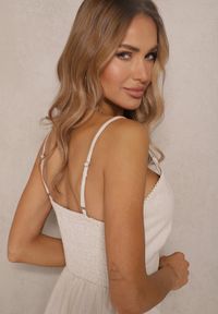 Renee - Jasnobeżowa Rozkloszowana Sukienka z Bawełny z Guzikami i Regulowanymi Ramiączkami Lorbia. Okazja: na co dzień. Typ kołnierza: dekolt w serek. Kolor: beżowy. Materiał: bawełna. Długość rękawa: na ramiączkach. Typ sukienki: rozkloszowane. Styl: casual