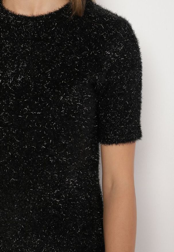 Born2be - Czarna Klasyczna Bluzka z Wiskozą i Metaliczną Nitką Sanathia. Okazja: na spotkanie biznesowe. Kolor: czarny. Materiał: wiskoza. Długość rękawa: krótki rękaw. Długość: krótkie. Styl: klasyczny