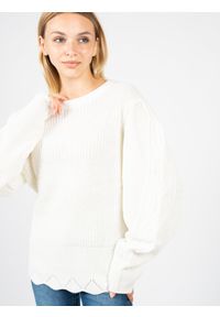 Silvian Heach Sweter | PGA22111 | Kobieta | Kremowy. Okazja: na co dzień. Kolor: kremowy. Materiał: akryl, nylon. Wzór: ze splotem. Styl: casual