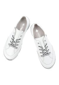 Półbuty damskie Rieker, cholewka skóra naturalna klasyczne sznurowanie i lekka elastyczna podeszwa zapewniają komfort, białe, 55901-80. Okazja: na co dzień. Zapięcie: sznurówki. Kolor: biały. Materiał: skóra. Szerokość cholewki: normalna. Styl: klasyczny #6