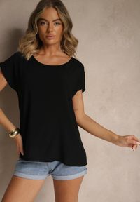 Renee - Czarna Wiskozowa Bluzka Oversize Lirealia. Okazja: na co dzień. Kolor: czarny. Materiał: wiskoza. Styl: casual #5