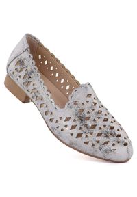 Półbuty damskie ażurowe szaro srebrne Jezzi ASA222. Kolor: srebrny, szary, wielokolorowy. Materiał: skóra ekologiczna. Szerokość cholewki: normalna. Wzór: ażurowy #1