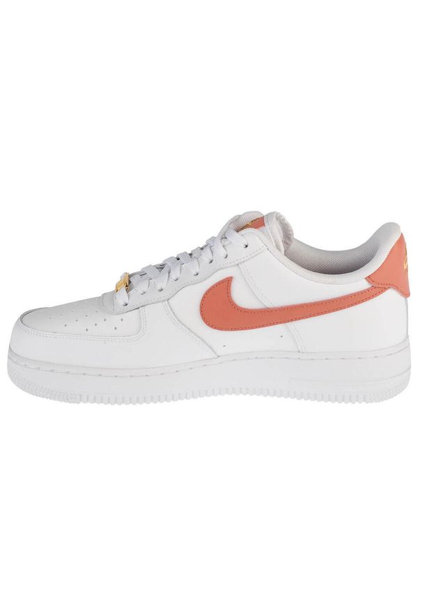 Nike - Buty sportowe Sneakersy damskie, Air Force 1 07 Essential. Kolor: biały. Model: Nike Air Force. Sport: turystyka piesza
