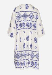 Born2be - Niebiesko-Biała Wiskozowa Sukienka ze Wzorem Boho Frisana. Okazja: na co dzień. Typ kołnierza: dekolt w kształcie V. Kolor: niebieski. Materiał: wiskoza. Styl: boho #2
