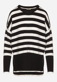Born2be - Biało-Czarny Sweter o Kroju Oversize z Motywem Pasków Irtusa. Okazja: na co dzień. Kolor: biały. Materiał: jeans. Styl: casual #3
