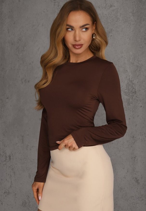 Renee - Brązowa Dopasowana Bluzka Typu Longsleeve z Bawełną Moanti. Okazja: na co dzień. Kolor: brązowy. Materiał: bawełna. Długość rękawa: długi rękaw. Wzór: kropki. Styl: casual