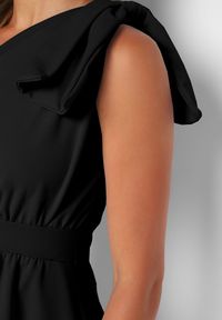 Born2be - Czarna Koktajlowa Asymetryczna Sukienka z Kokardą na Ramieniu Vimarellia. Okazja: na imprezę. Typ kołnierza: kokarda. Kolor: czarny. Typ sukienki: asymetryczne. Styl: wizytowy #3
