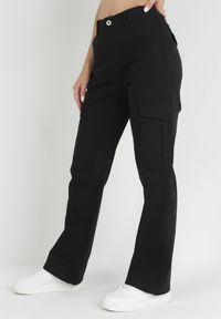 Born2be - Czarne Spodnie Cargo z Szeroką Nogawką i Wysokim Stanem Naifah. Stan: podwyższony. Kolor: czarny. Materiał: materiał. Wzór: gładki, aplikacja #1