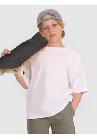 4f - 4F T-shirt oversize gładki chłopięcy - biały 122 (6-7 lat). Okazja: na co dzień. Kolor: biały. Materiał: jersey, bawełna, materiał. Długość rękawa: krótki rękaw. Długość: krótkie. Wzór: gładki. Sezon: lato. Styl: casual, klasyczny, sportowy #1