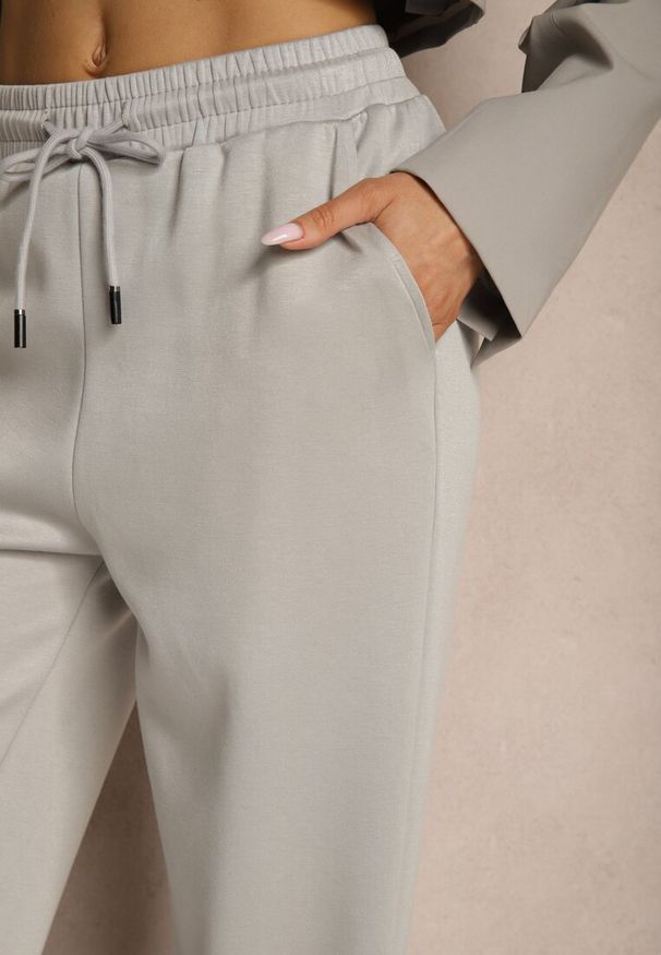 Renee - Szare Spodnie z Dodatkiem Wiskozy Dresowe High Waist Ellanoria. Okazja: na co dzień. Stan: podwyższony. Kolor: szary. Materiał: wiskoza, dresówka. Styl: casual