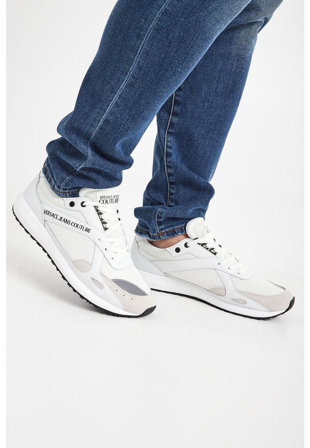 Versace Jeans Couture - SNEAKERSY VERSACE JEANS COUTURE. Nosek buta: okrągły. Zapięcie: sznurówki. Materiał: materiał. Wzór: aplikacja