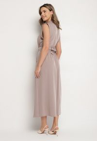 Born2be - Brązowa Sukienka Koszulowa o Rozkloszowanym Kroju z Wiązaniem w Pasie Mavirielle. Okazja: na co dzień. Typ kołnierza: dekolt w serek. Kolor: brązowy. Materiał: skóra. Długość rękawa: długi rękaw. Typ sukienki: koszulowe. Styl: casual, elegancki #4