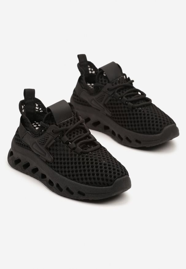 Born2be - Czarne Siateczkowe Buty Sportowe Sneakersy na Grubej Tłoczonej Podeszwie Luriane. Okazja: na co dzień. Kolor: czarny. Materiał: jeans, materiał