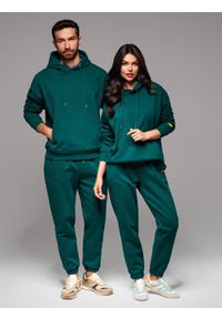 Ombre Clothing - Dresowa bluza unisex z kieszeniami i kapturem – ciemnozielona V17 OU-SNBC-0105 - XL/XXL. Okazja: na co dzień. Typ kołnierza: kaptur. Kolor: zielony. Materiał: dresówka. Wzór: aplikacja. Styl: casual #5
