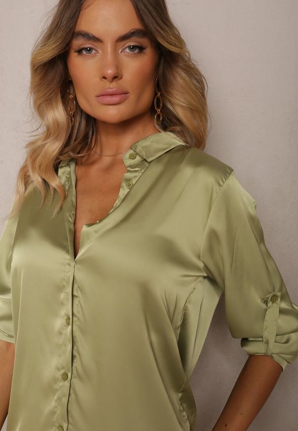 Renee - Jasnozielona Gładka Koszula z Satynowego Materiału Elariala. Kolor: zielony. Materiał: satyna, materiał. Długość rękawa: długi rękaw. Długość: długie. Wzór: gładki. Styl: klasyczny