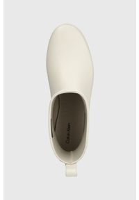 Calvin Klein kalosze ESS RAINBOOT-EPI MONO MIX damskie kolor beżowy HW0HW01695. Nosek buta: okrągły. Kolor: beżowy. Materiał: guma #4