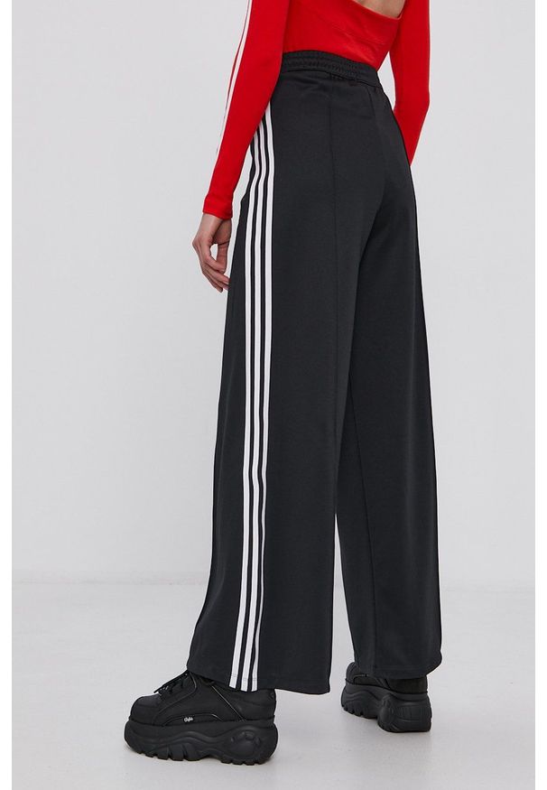 adidas Originals Spodnie damskie kolor czarny gładkie. Kolor: czarny. Materiał: dzianina, materiał. Wzór: gładki