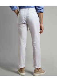 FAY - Białe spodnie typu chino. Kolor: biały. Materiał: bawełna, elastan #4