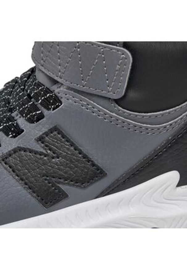 New Balance Sneakersy PT800TG3 Szary. Kolor: szary. Materiał: skóra