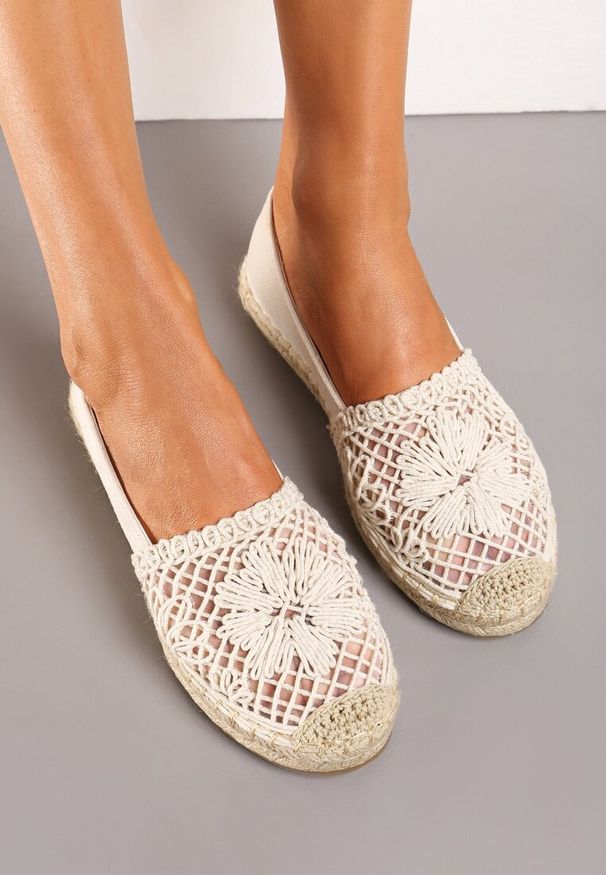 Born2be - Beżowe Espadryle na Płaskiej Plecionej Podeszwie z Ażurowym Noskiem Qianatia. Kolor: beżowy. Materiał: jedwab, len, jeans. Wzór: ażurowy. Sezon: lato. Styl: elegancki