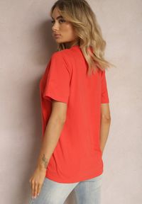 Renee - Czerwony T-shirt z Bawełny o Krótkim Luźnym Fasonie Ilakara. Okazja: na co dzień. Kolor: czerwony. Materiał: bawełna. Długość: krótkie. Styl: casual #3