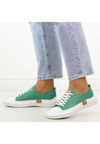 Zielone skórzane półbuty damskie T.Sokolski 8260. Okazja: na co dzień. Nosek buta: okrągły. Zapięcie: sznurówki. Kolor: zielony. Materiał: skóra. Szerokość cholewki: normalna. Sezon: jesień, wiosna. Styl: sportowy, klasyczny, casual, elegancki #1