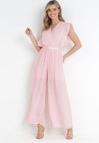 Born2be - Różowy Plisowany Kombinezon z Szerokimi Nogawkami i Wiązanym Paskiem Audra. Okazja: na co dzień. Kolor: różowy. Sezon: wiosna, lato. Styl: casual, elegancki #1